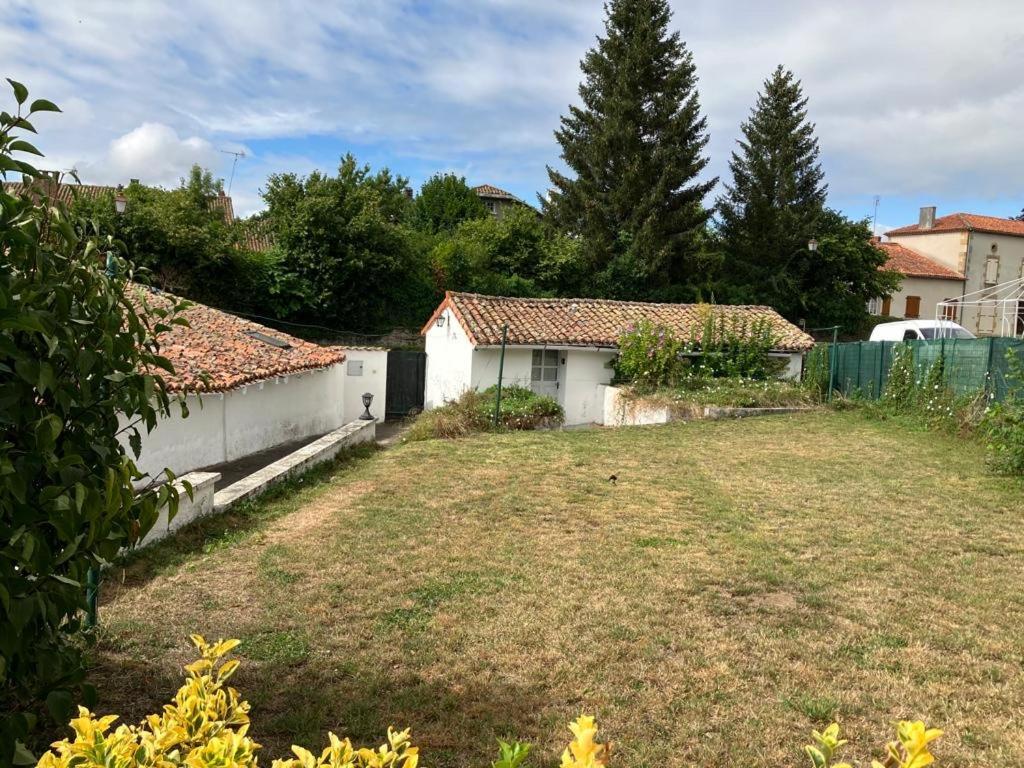 Gite Des Tournesols Oradour-Fanais Exterior foto