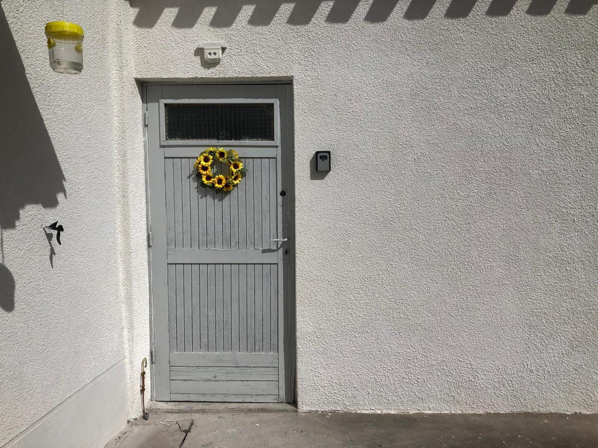 Gite Des Tournesols Oradour-Fanais Exterior foto