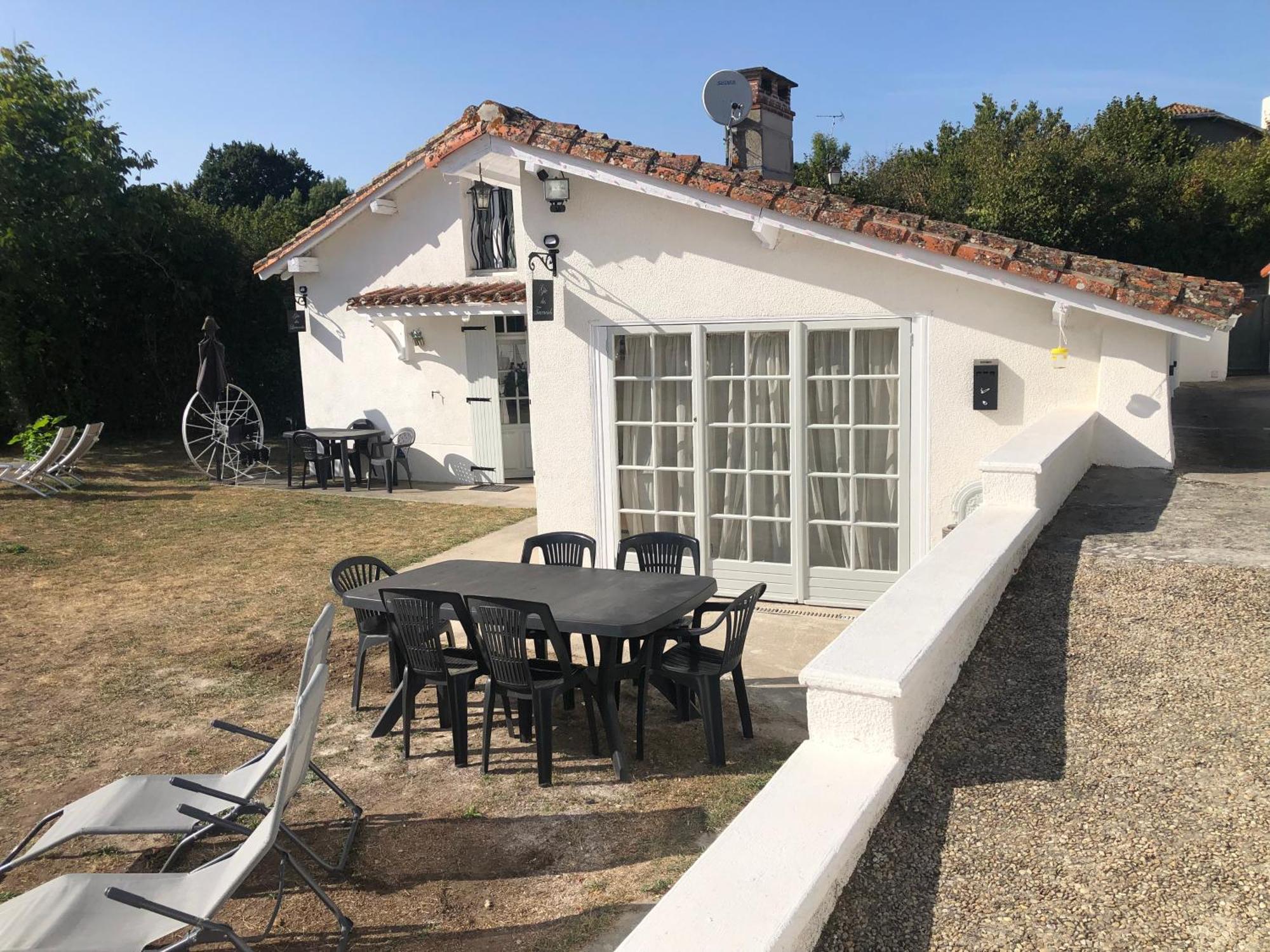 Gite Des Tournesols Oradour-Fanais Exterior foto