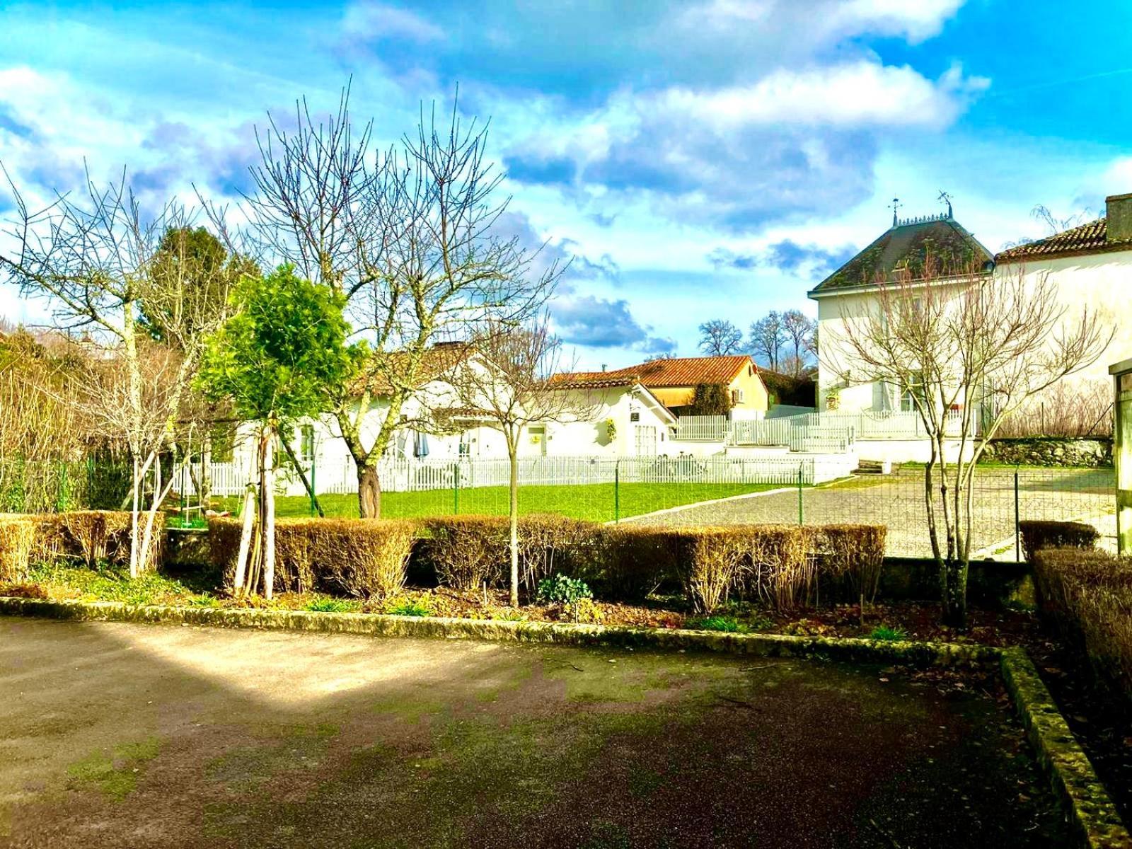 Gite Des Tournesols Oradour-Fanais Exterior foto