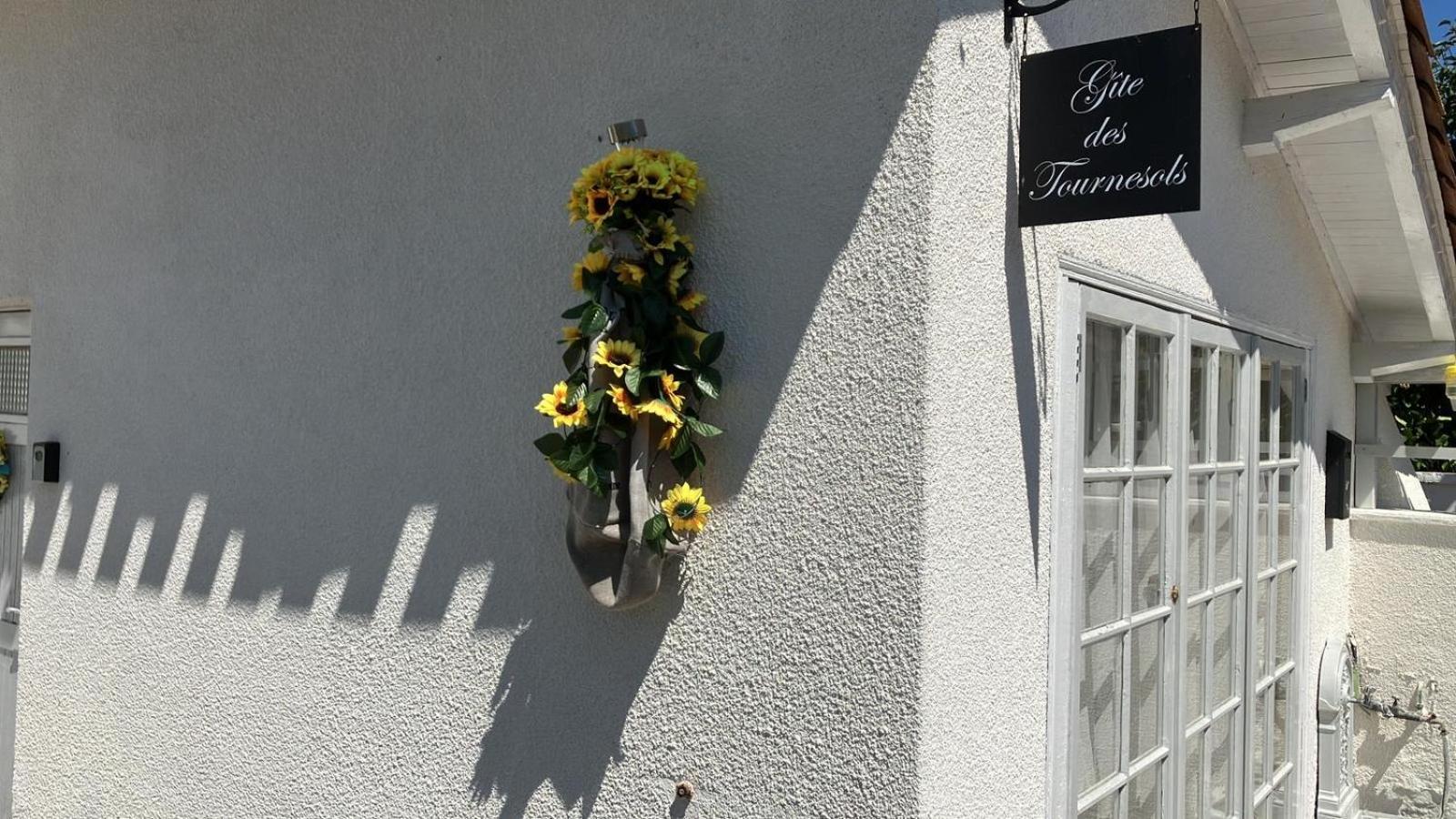 Gite Des Tournesols Oradour-Fanais Exterior foto