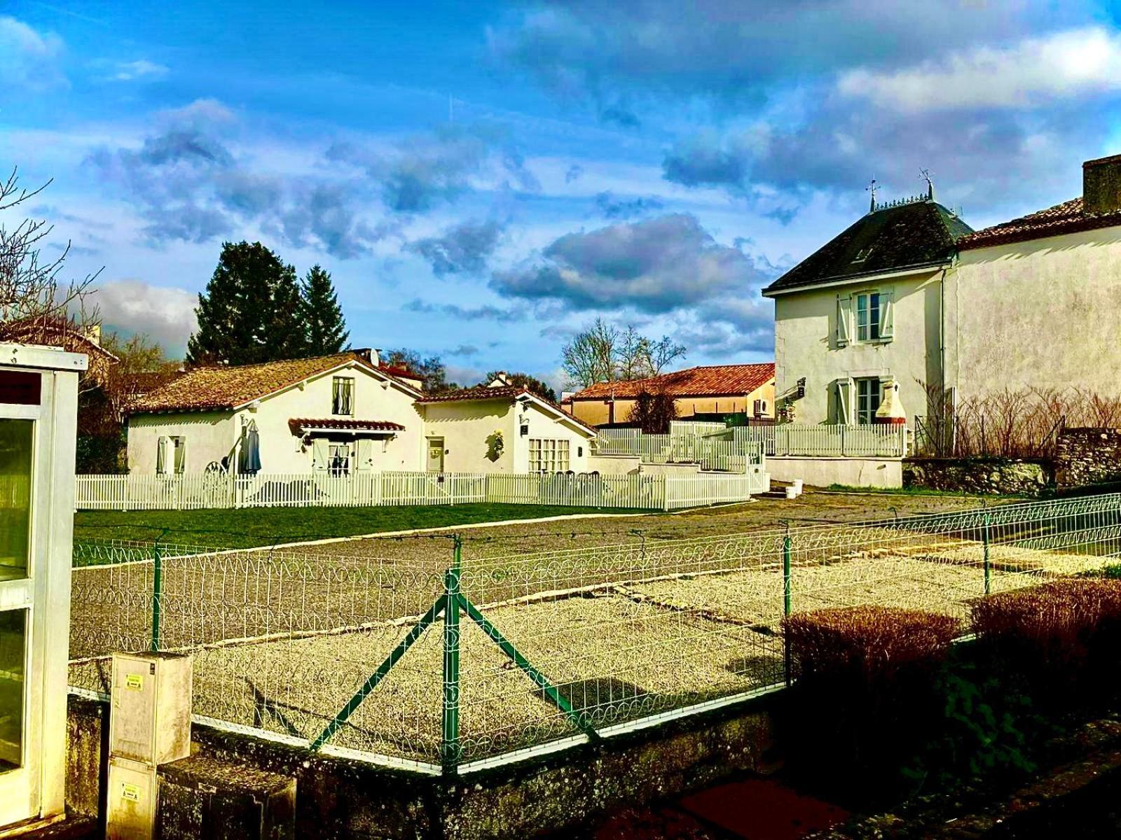 Gite Des Tournesols Oradour-Fanais Exterior foto