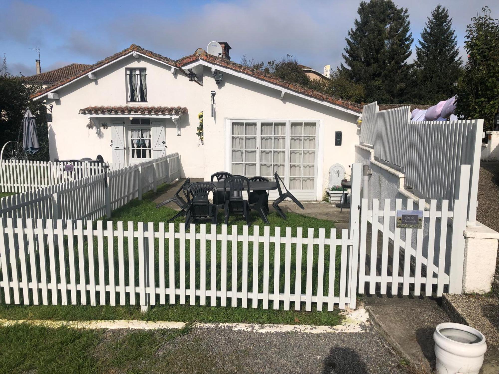 Gite Des Tournesols Oradour-Fanais Exterior foto